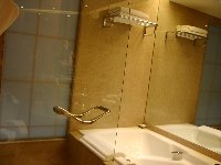 �V�����[�u�[�X�ƃo�X�^�u